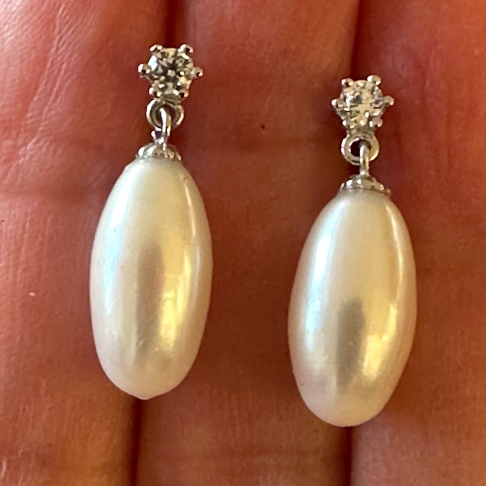 White Oval High Quality Cultured Pearls with CZ 925 Sterling Silver